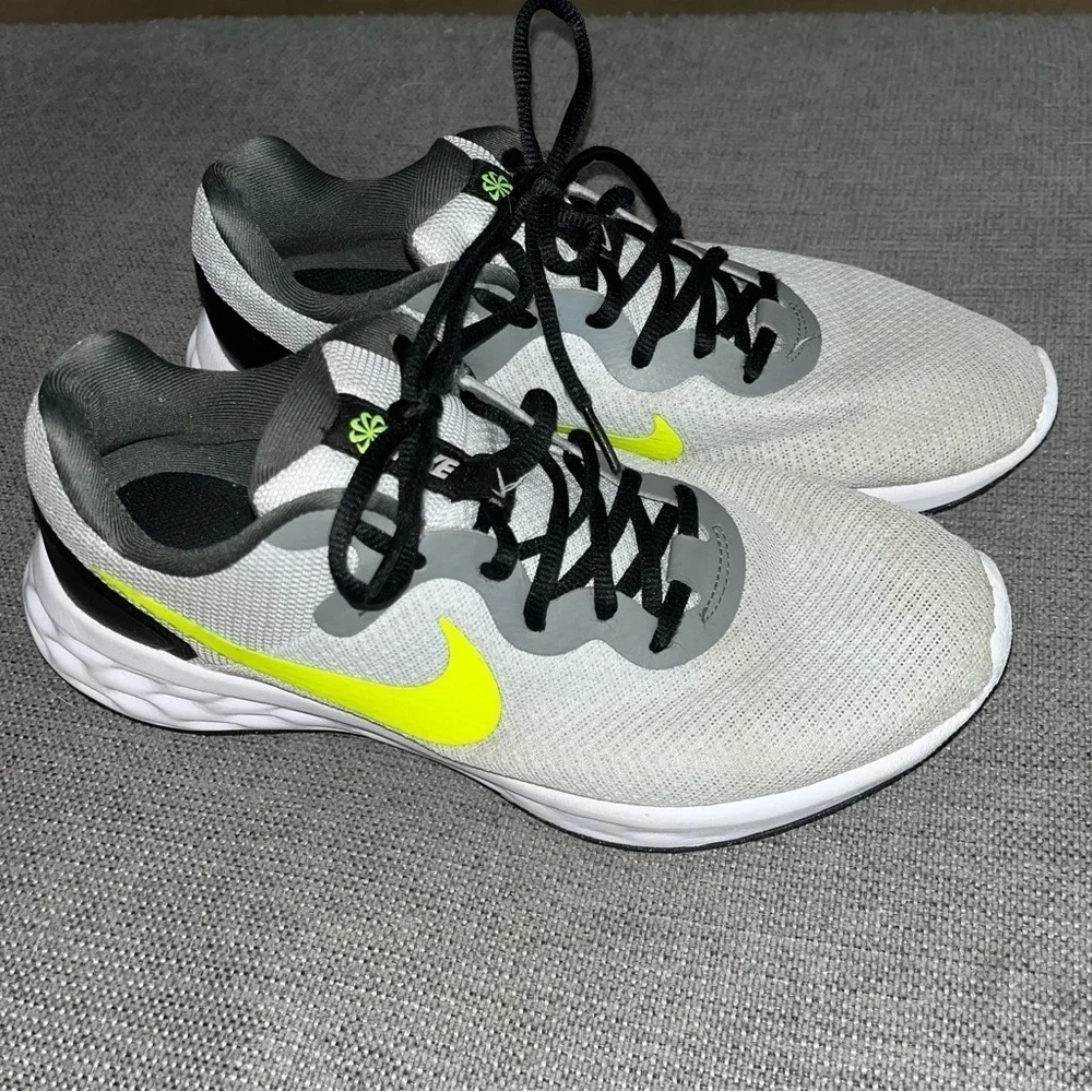 REVOLUTION 6 NEXT NATURE 'PURE PLATINUM VOLT' running shoes, size 8.5